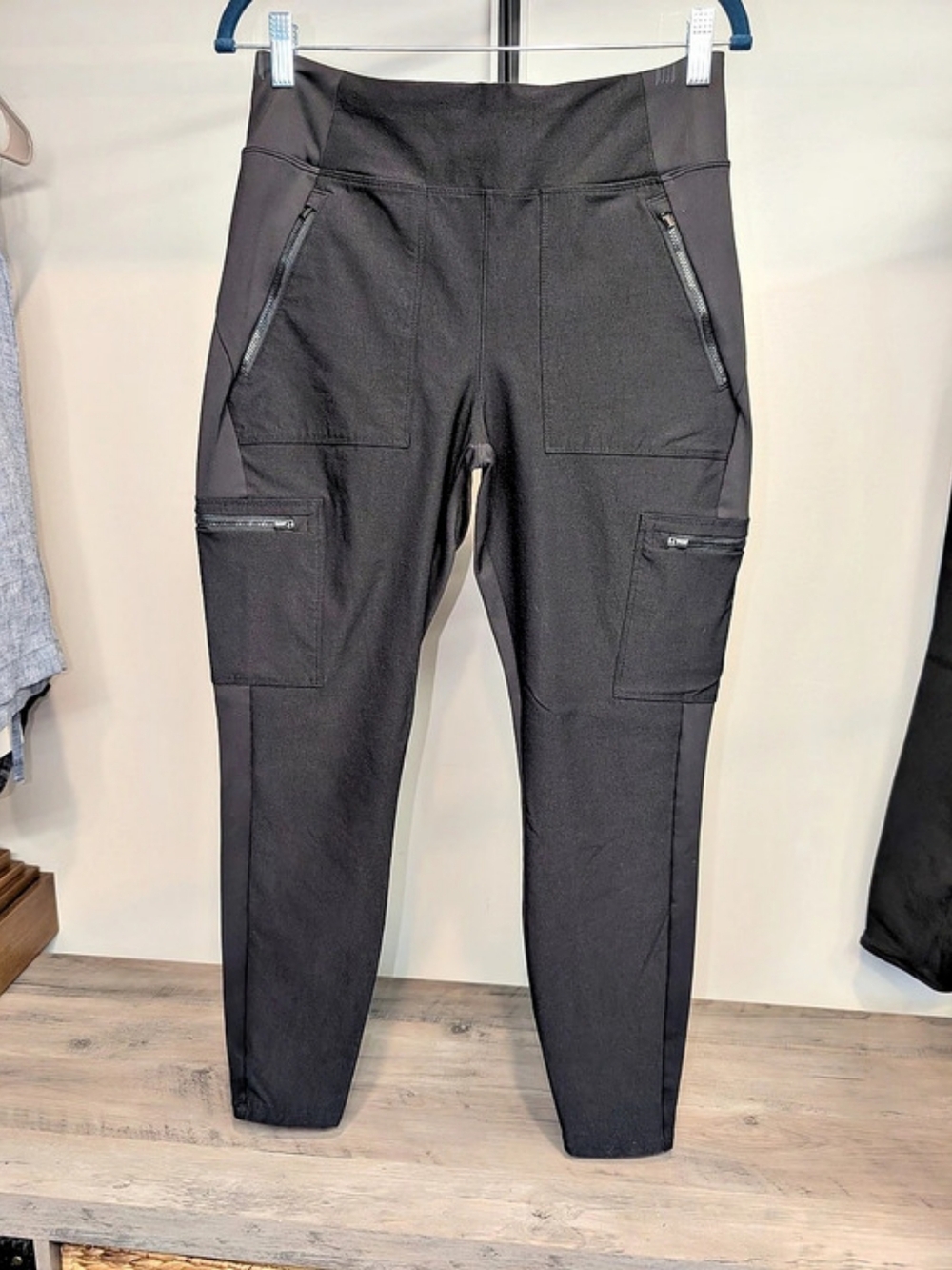 Athleta Headlands Hybrid High Rise Cargo Legging Black Size 10